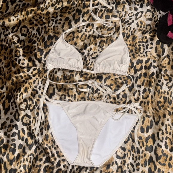 White Bikini Set - Picture 2 of 3